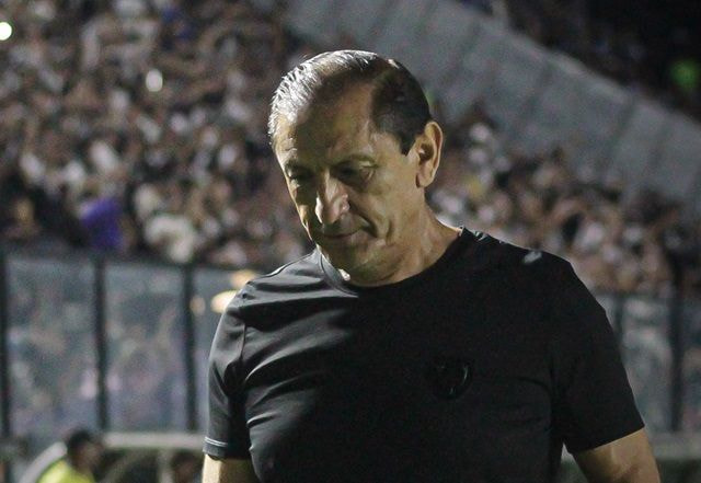 Imagem da noticia Ramón Díaz, do Vasco: "Complicado que no VAR tenha que decidir uma mulher"
