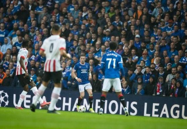 Rangers e PSV fazem jogo movimentado e empatam pelo playoff da Champions League