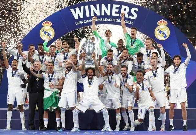 Marcelo se torna o primeiro capitão brasileiro a erguer taça da Champions