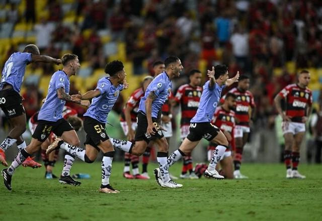Imagem da noticia Vascaíno, Luva de Pedreiro zoa Flamengo e pede Jorge Jesus de volta