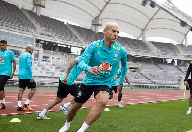 Richarlison aponta clima da seleção para amistosos de junho: "É família"