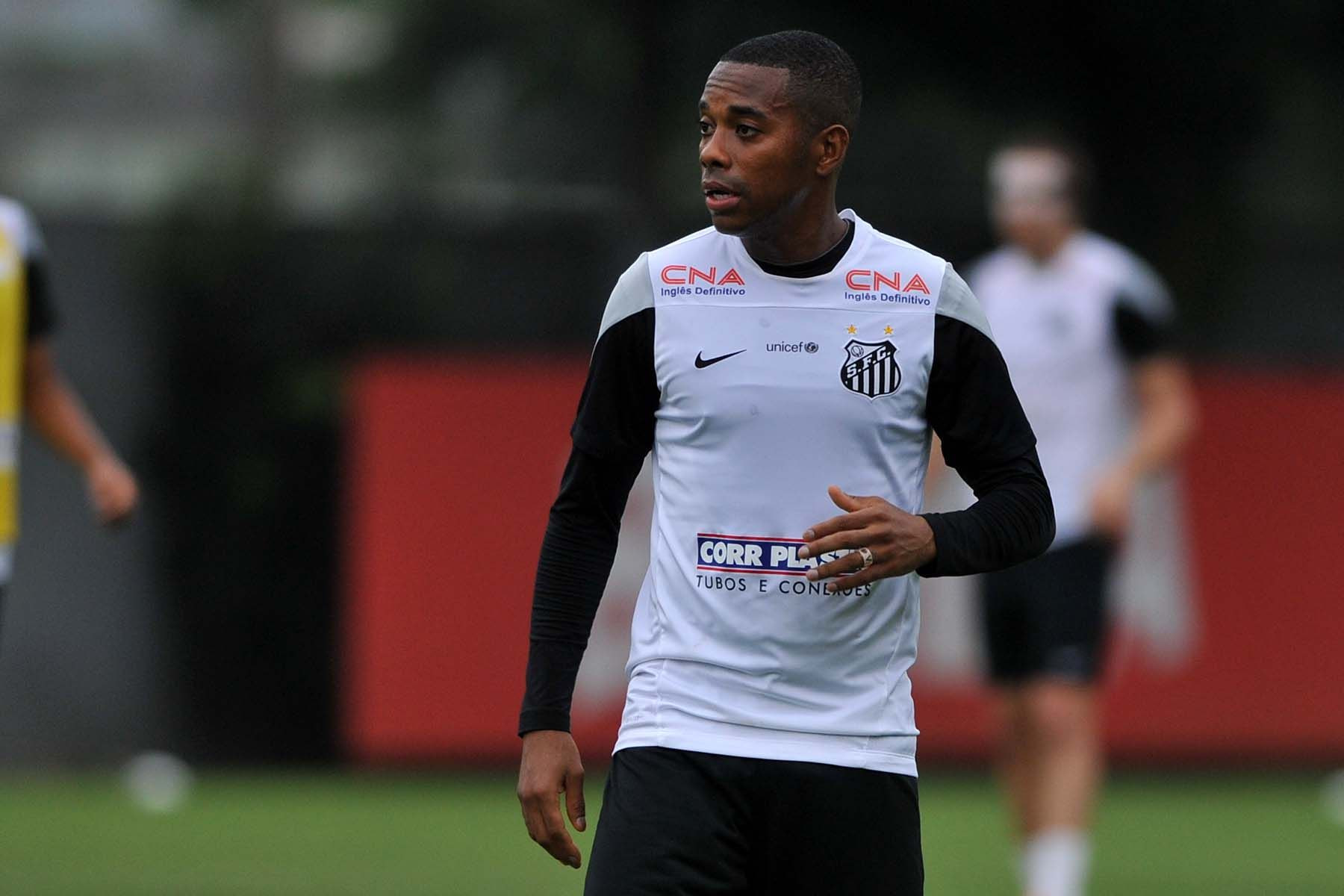 Imagem da noticia Justiça Federal expede mandado de prisão para Robinho; STF nega habeas corpus