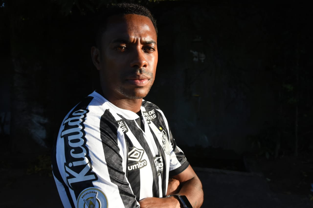 Imagem da noticia STJ decide que Robinho pode cumprir pena no Brasil por estupro coletivo