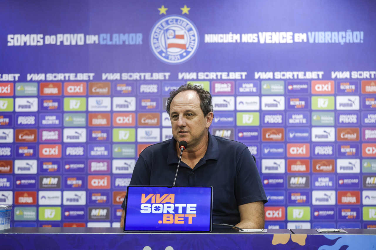 Imagem da noticia Ceni rebate críticas do Palmeiras sobre gramado da Fonte Nova: ''Fica feio''