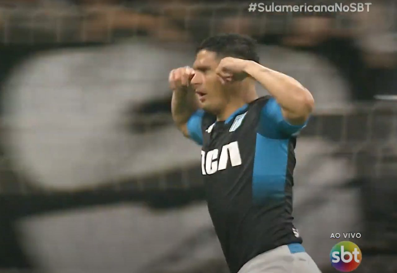Gol! Racing aproveita falha de Hugo e abre o placar com cinco minutos