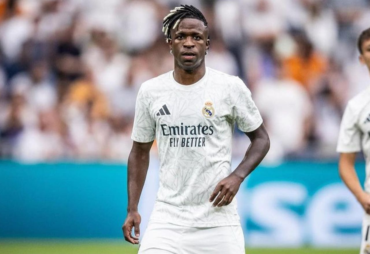 Imagem da noticia Ex-presidente do Valencia detona Vini Jr: "Uma m**** como pessoa"