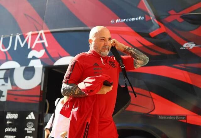 Imagem da noticia Sampaoli se manifesta sobre confusão: "Tenho pensando como ajudar Pedro e Pablo"