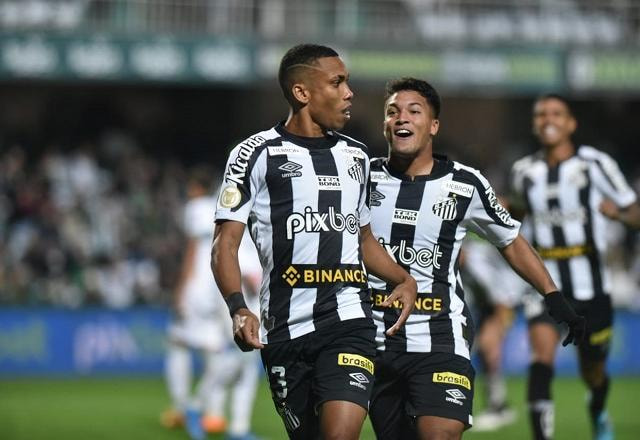 Imagem da noticia Santos marca no fim do segundo tempo e vence o Coritiba pelo Brasileirão