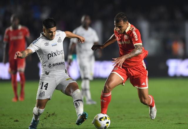 Imagem da noticia Com polêmica do VAR, Santos e Inter empatam na Vila Belmiro