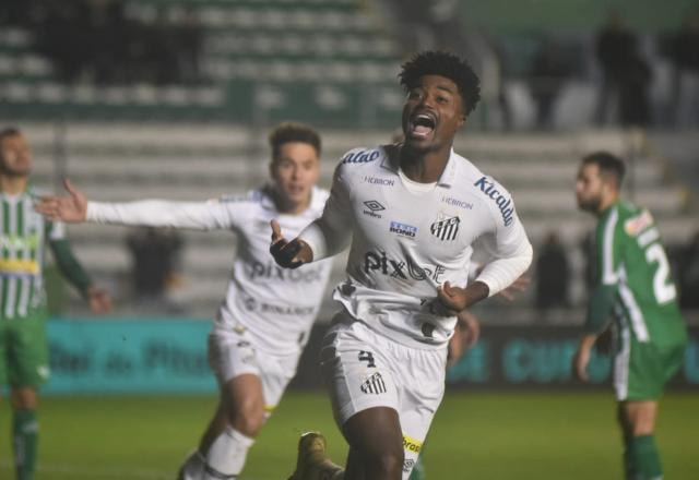 Imagem da noticia Com um a mais, Santos vira sobre o Juventude e encosta no G4 do Brasileirão
