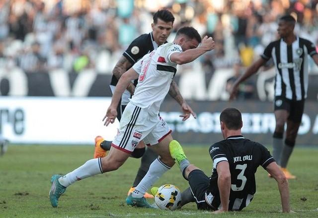 Imagem da noticia São Paulo x Botafogo: onde assistir, escalações e desfalques