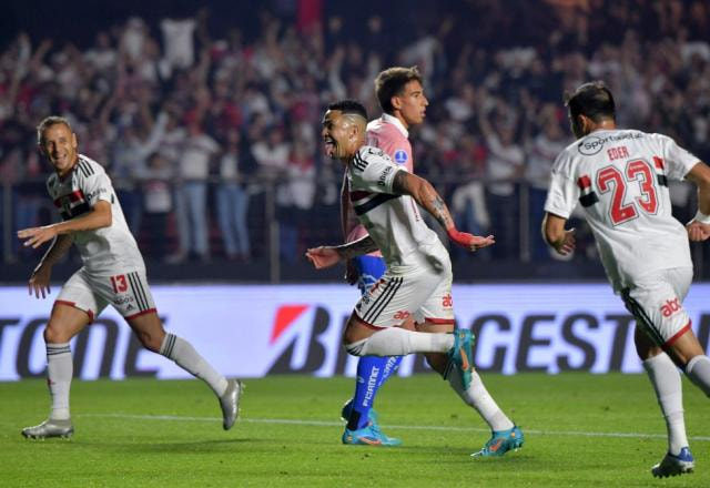 Imagem da noticia São Paulo goleia a Católica e enfrentará o Ceará nas quartas da Sul-Americana