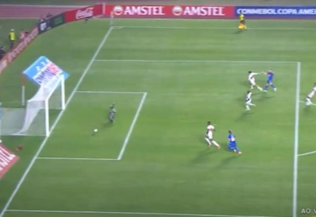 Imagem da noticia Colidio aproveita vacilo do São Paulo e chuta à direita do gol de Rafael