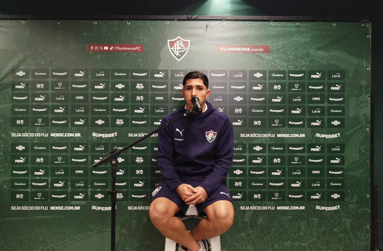 Imagem da noticia Savarino se incomoda com vaias e analisa triunfo do Fluminense: "Temos que matar o jogo"