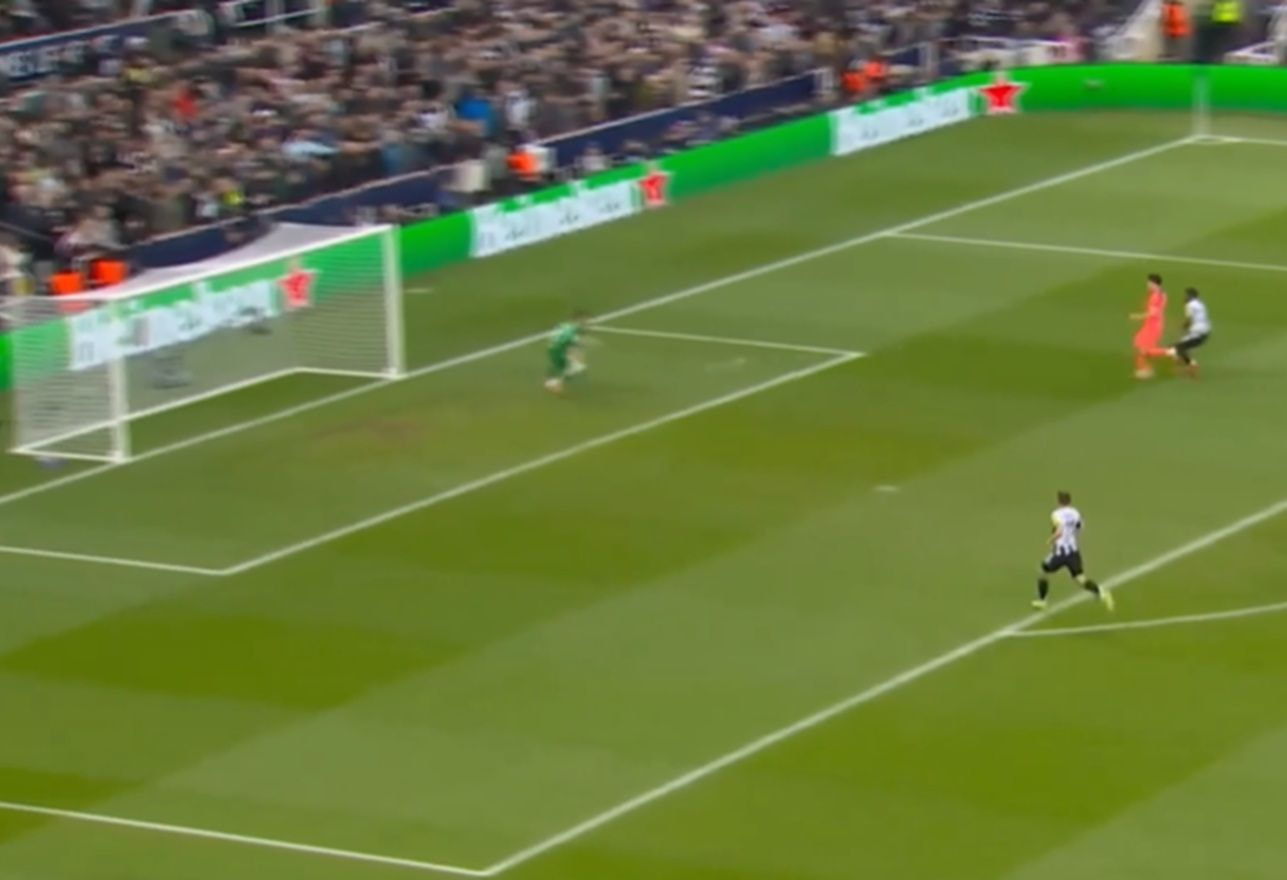 Imagem da noticia DEFESAÇA DO BARÇA! Newcastle quase abre o placar na Champions