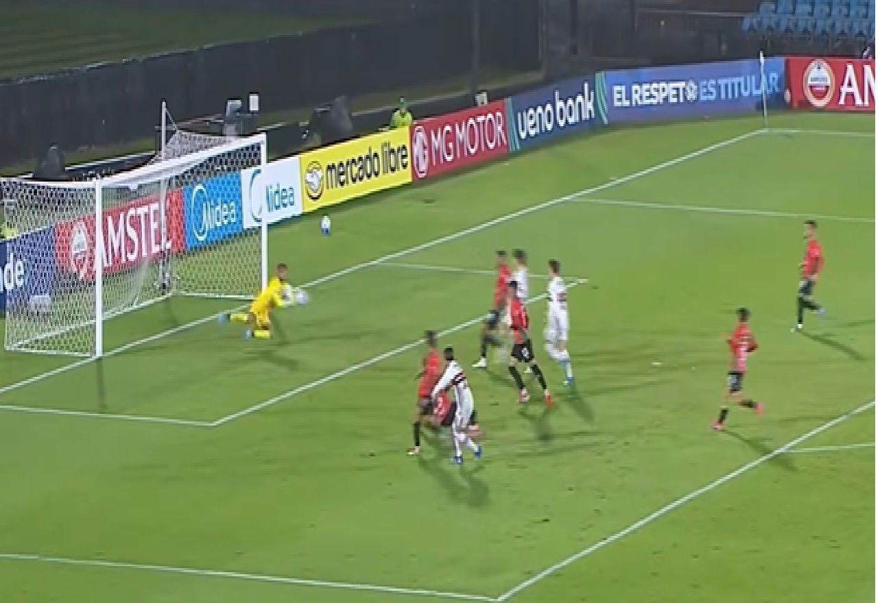 Imagem da noticia Ferreirinha quase abre o placar para o São Paulo na Sul-Americana