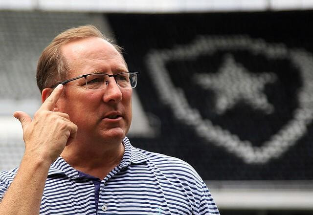 Imagem da noticia Dono do Botafogo, John Textor pretende coordenar conversas sobre nova liga