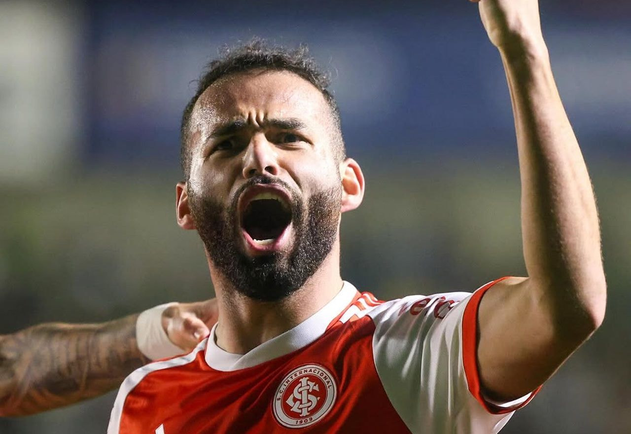 Imagem da noticia Santos encaminha contratação do meio-campista Thiago Maia