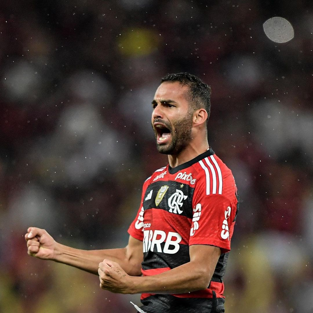 Imagem da noticia Corinthians abre negociações com Flamengo pelo volante Thiago Maia