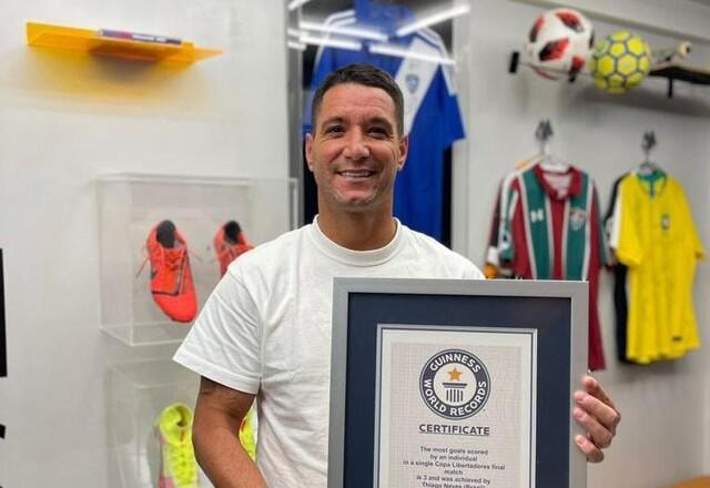 Guinness Book reconhece Thiago Neves por hat-trick na final da Libertadores