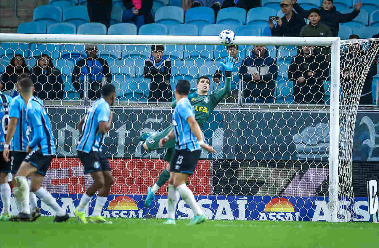 Imagem da noticia Lesão volta a incomodar Volpi, e Gabriel Grando ganhará sequência no Grêmio