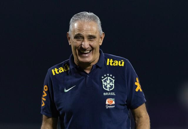 Imagem da noticia Tite ressalta qualidades e elogia Daniel Alves: "Ele transcende o futebol"