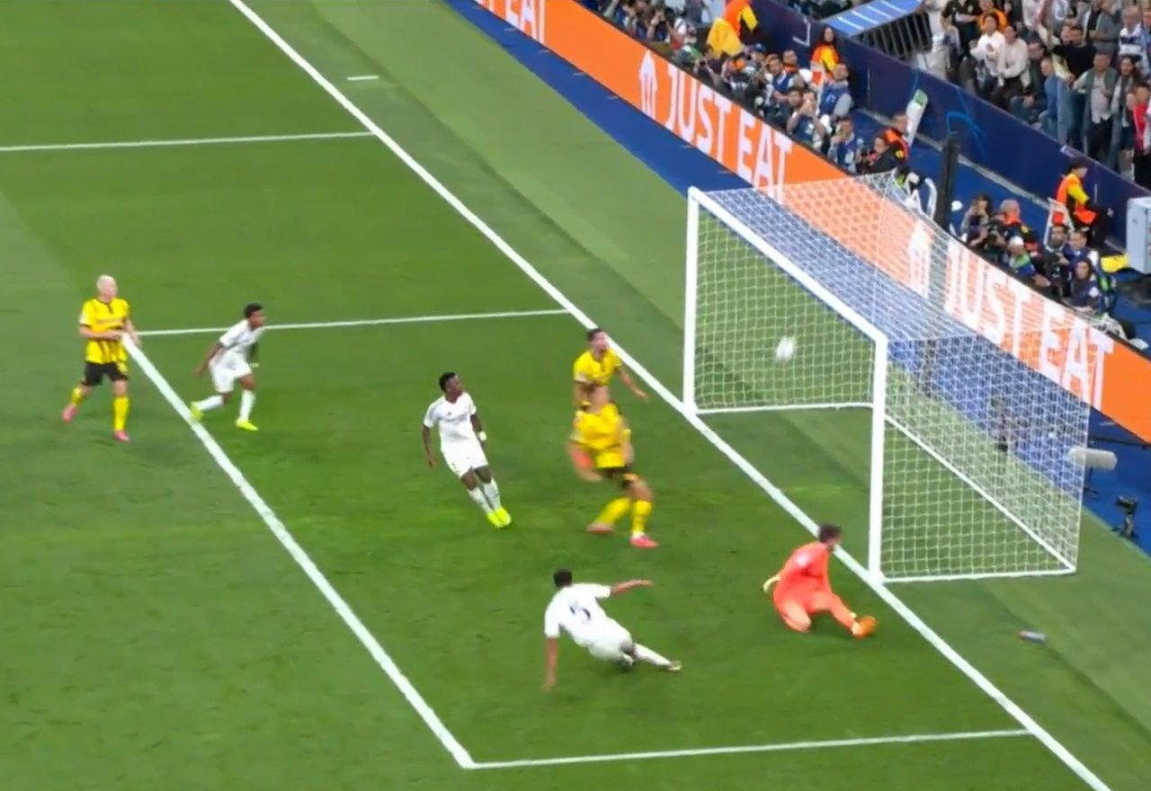 Imagem da noticia Bug no videogame? Real Madrid chuta duas vezes na trave em sequência