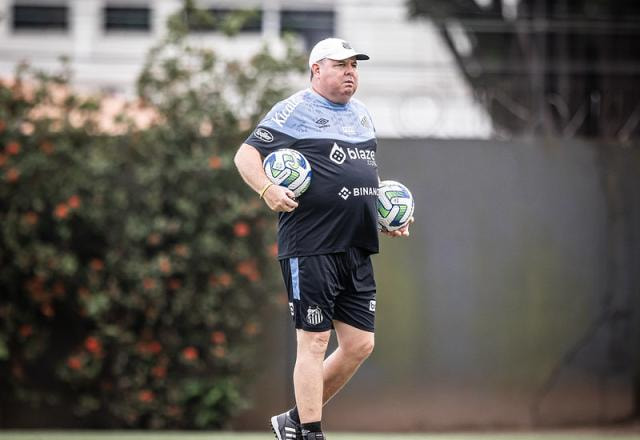 Imagem da noticia Técnico do Santos diz que não pensa em classificação à Sula: "Pé no chão"