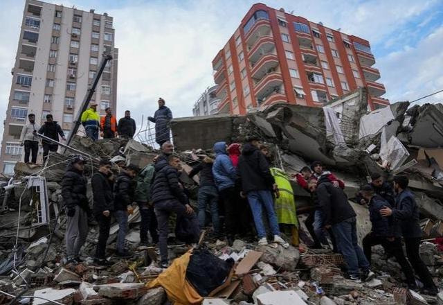 Imagem da noticia Mundo do futebol se solidariza com tragédia na Turquia
