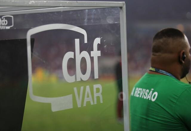 Imagem da noticia Comissão de Arbitragem opta por traçar linhas do VAR durante transmissões