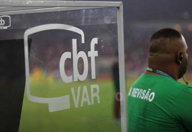 Imagem da noticia Palmeiras x Flamengo: CBF vai testar novidade no VAR que favorece ataque