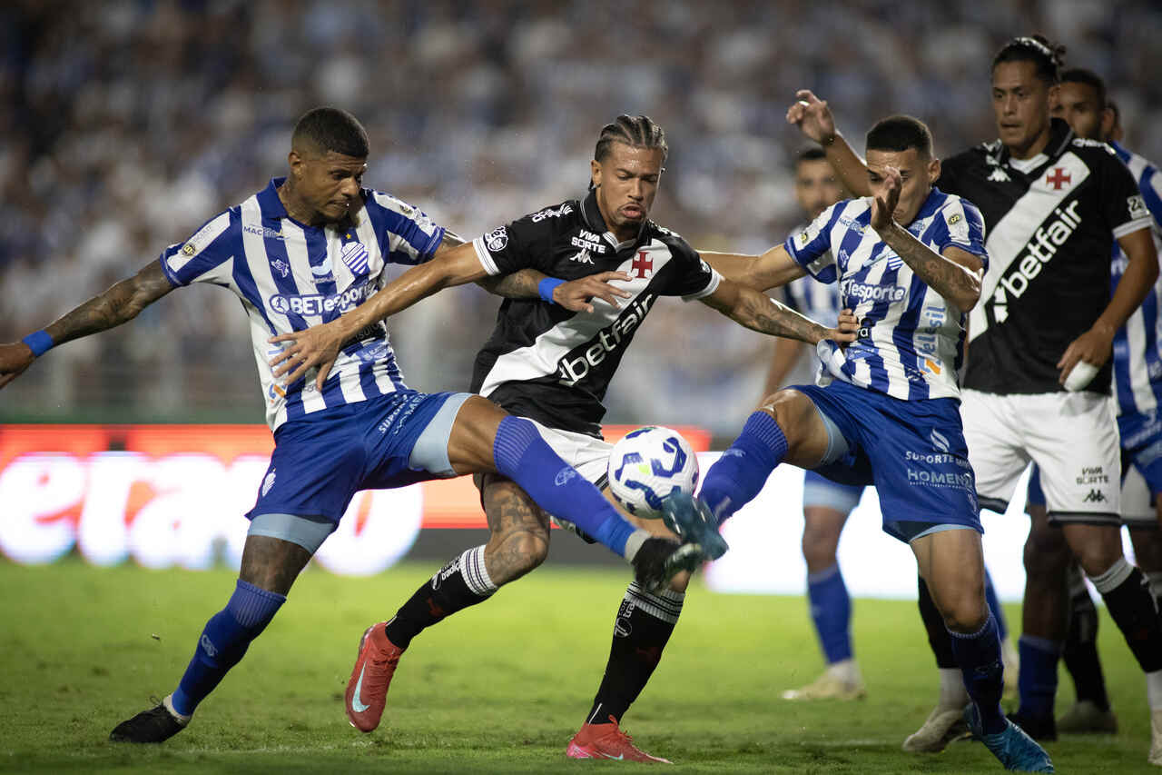 Imagem da noticia Com vermelho contra o CSA, João Victor não cumpre promessa no Vasco