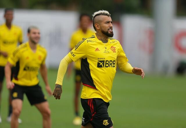 Imagem da noticia Flamengo: Vidal ainda é dúvida para a final da Libertadores
