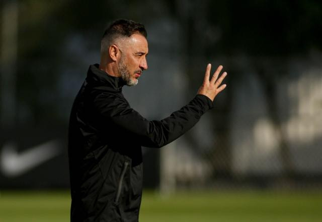 Imagem da noticia Vítor Pereira manda recado a torcedores do Flamengo: "Vamos à luta"