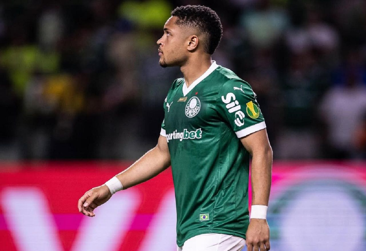 Jornal espanhol critica Vitor Roque no Palmeiras: "Momento crítico"