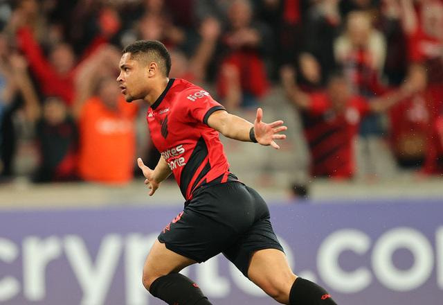 Imagem da noticia Barcelona anuncia contratação do atacante Vitor Roque