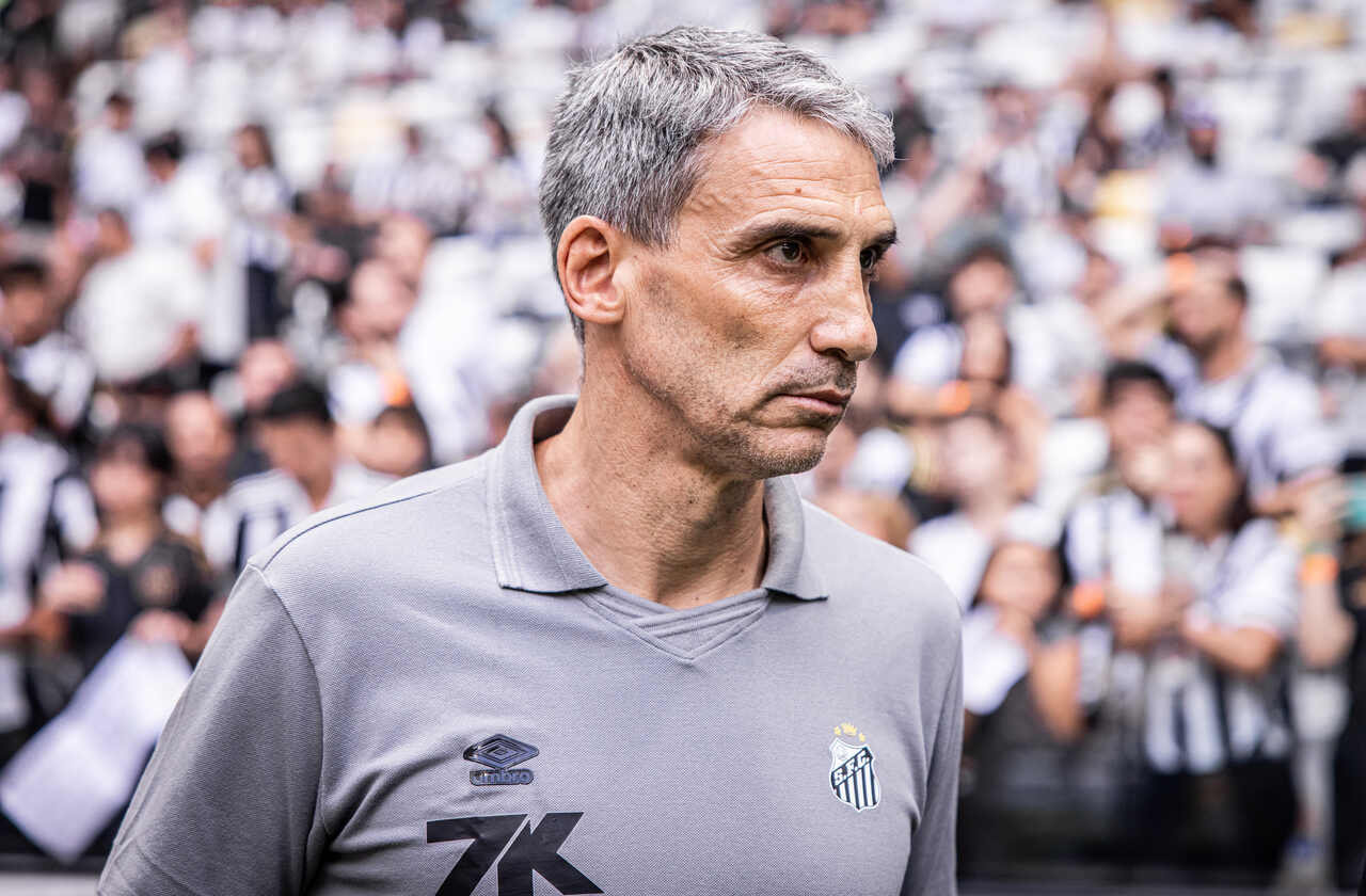 Imagem da noticia Vojvoda aponta falha do Santos contra o Grêmio: "Pecamos na efetividade"