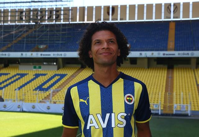 Imagem da noticia Flamengo e Fenerbahçe concluem transferência do volante Willian Arão