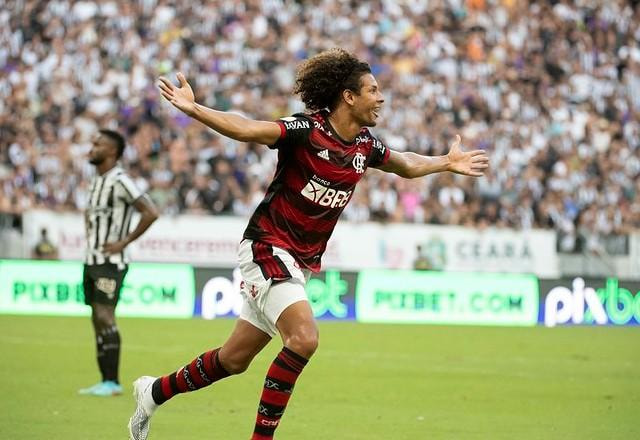 Imagem da noticia Flamengo e Fenerbahçe encaminham negociação para transferência de Willian Arão