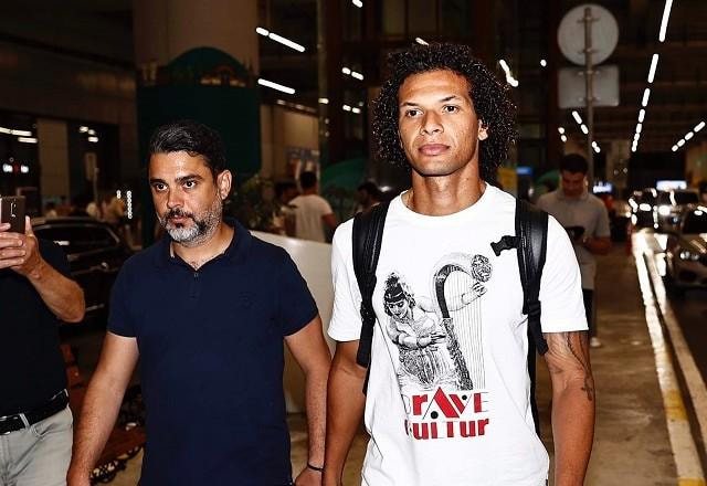 Imagem da noticia Ex-Flamengo, Willian Arão chega à Turquia para assinar com o Fenerbahçe