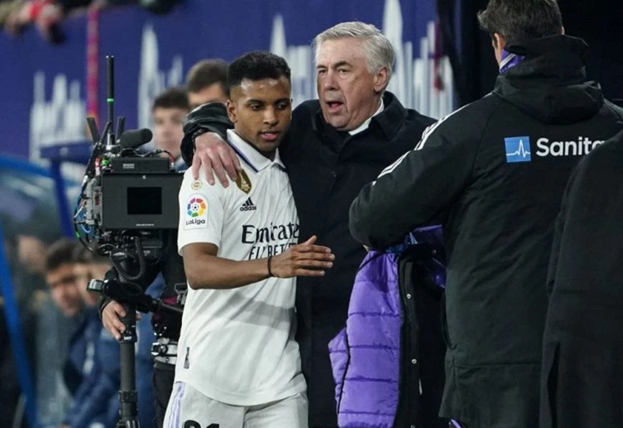 Ancelotti reclama da ausência de Rodrygo na indicação do Bola de Ouro: “Merecia estar lá”