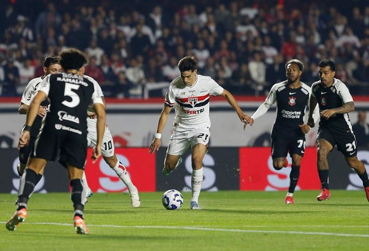 Imagem da noticia Bobadilla cresce com Crespo e ganha espaço no meio-campo do São Paulo