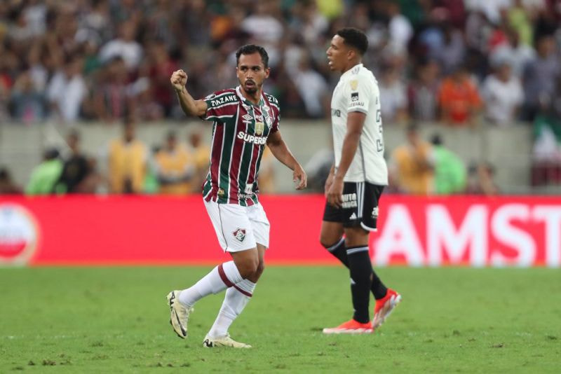 Com gol no fim, Fluminense bate Atlético-MG nas quartas da Libertadores