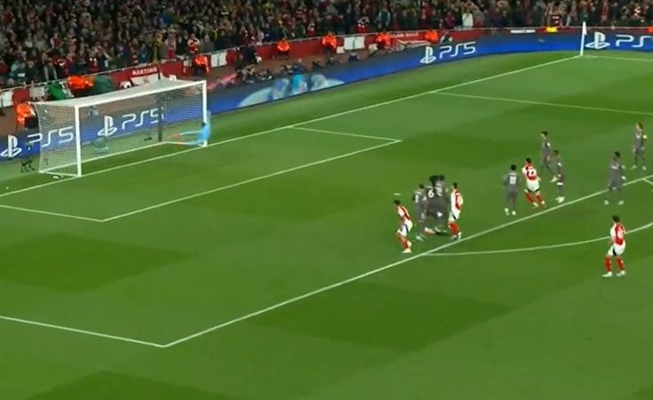 GOLAÇO DE FALTA! Rice acerta chute perfeito e amplia para o Arsenal
