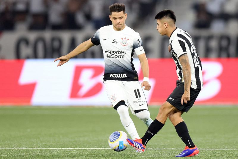 Botafogo supera Corinthians e abre margem na liderança do Brasileirão