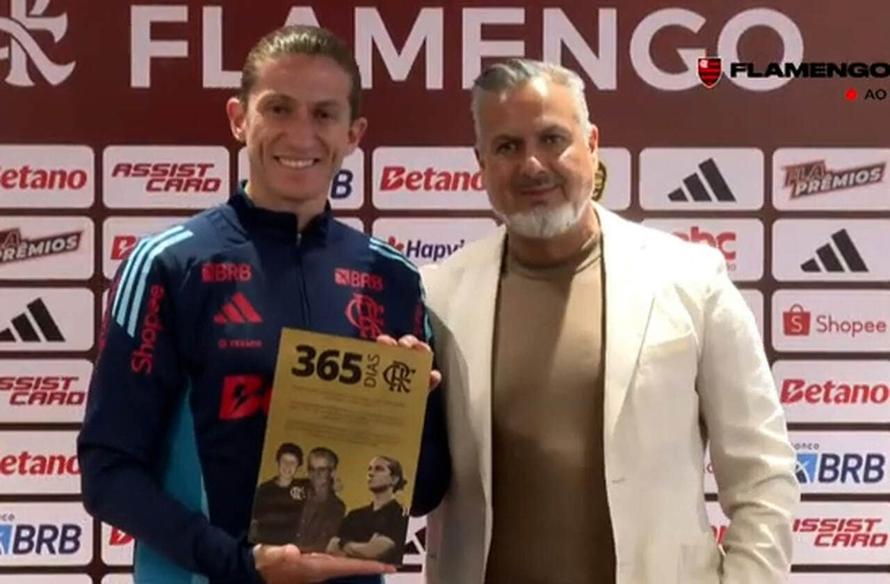 Imagem da noticia Filipe Luís celebra um ano como técnico do Flamengo: "Espero ficar por muito tempo"