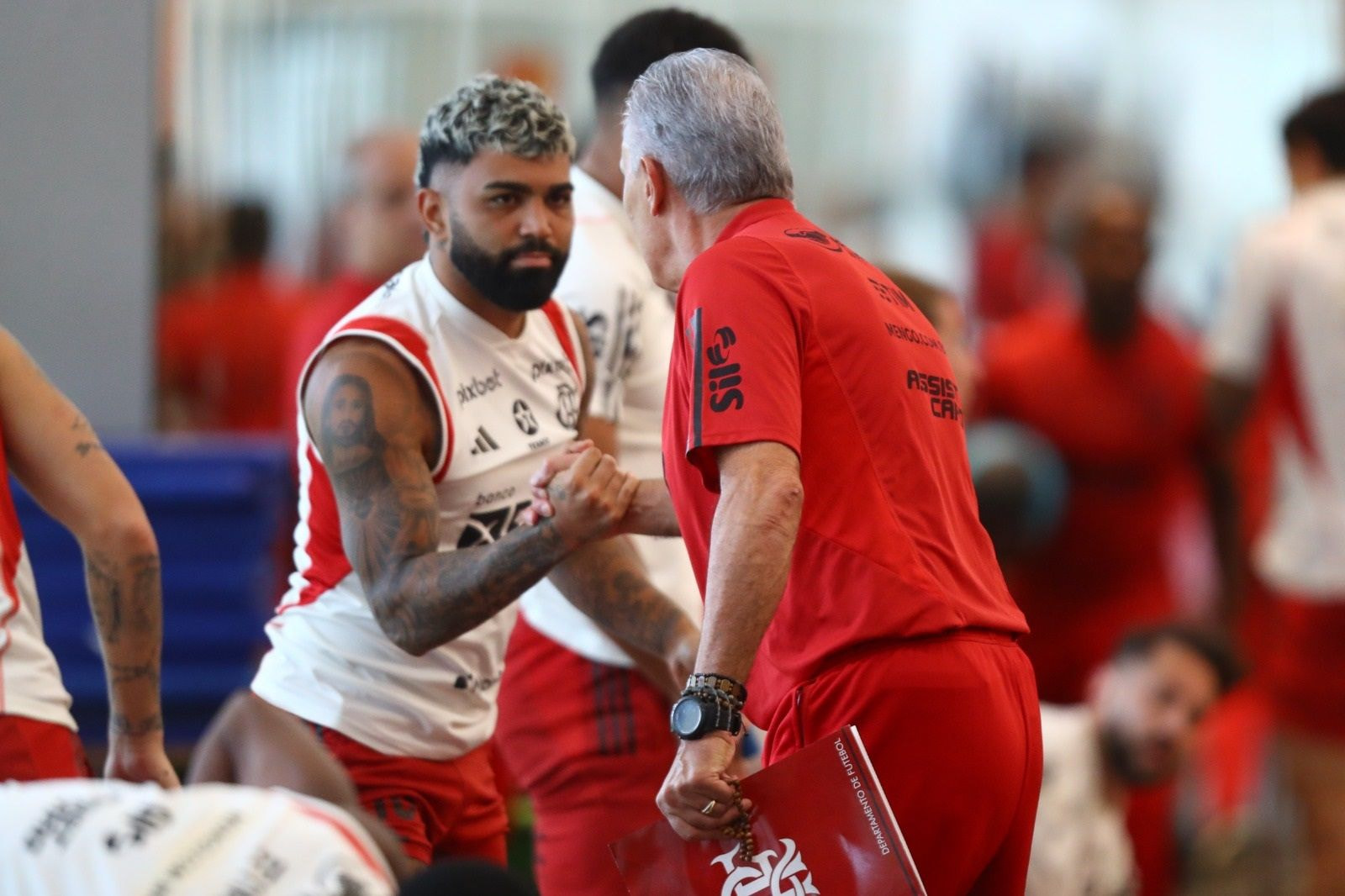 Imagem da noticia Gabigol antecipa reapresentação e publica foto treinando no CT do Flamengo