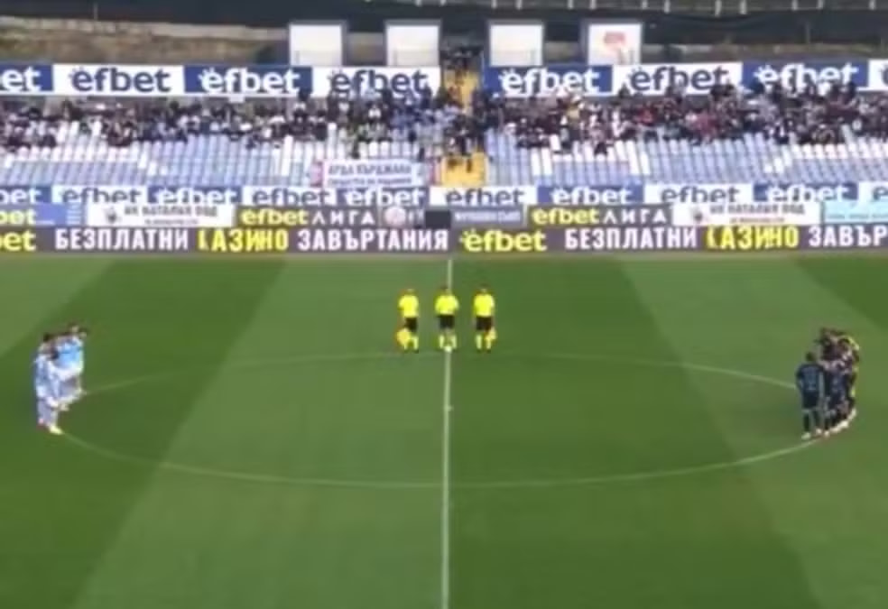Clube búlgaro comete erro e faz minuto de silêncio por jogador que está vivo
