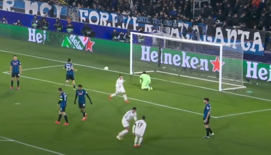 Bellingham amplia para o Real Madrid após passe açucarado de Vini Jr