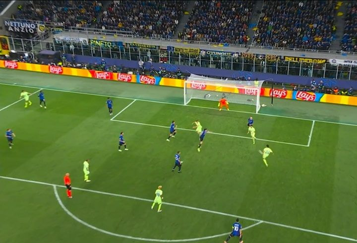 Barcelona vivo! Eric García chuta de chapa e diminui na semifinal da Champions